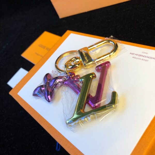 Chaveiro e Charm de Bolsa Louis Vuitton New Wave em metal - Image 3