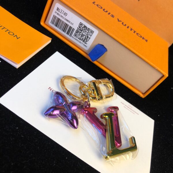 Chaveiro e Charm de Bolsa Louis Vuitton New Wave em metal - Image 4