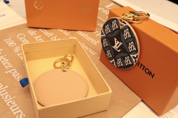 Chaveiro Charm Louis Vuitton  azul - Image 3