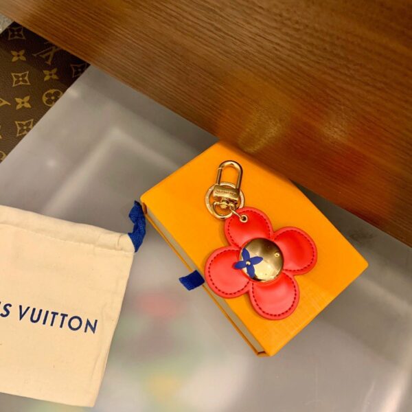 Chaveiro e Charm de Bolsa Louis Vuitton flor - Image 2