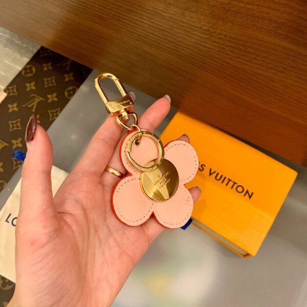 Chaveiro e Charm de Bolsa Louis Vuitton flor - Image 3