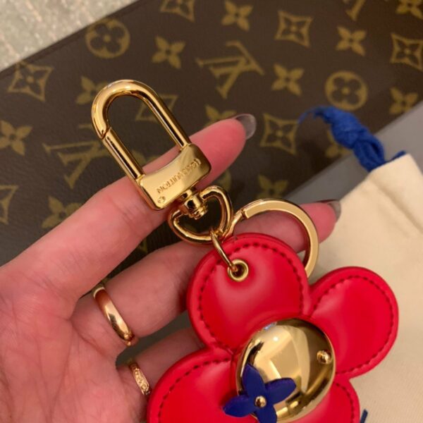 Chaveiro e Charm de Bolsa Louis Vuitton flor - Image 4