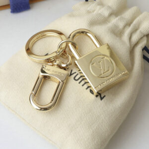 Chaveiro Charm Louis Vuitton llustre Vivienne rosa