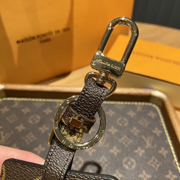 Chaveiro e Charm de Bolsa Louis Vuitton coração - Image 3