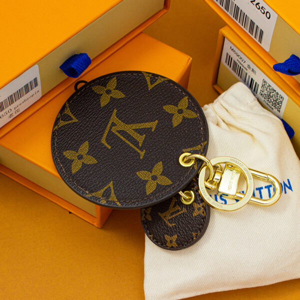 Chaveiro e Charm de Bolsa Louis Vuitton Monogram Reverse - Image 4