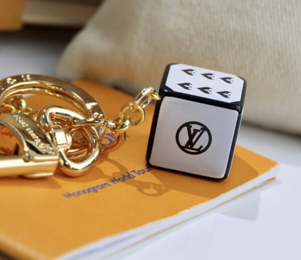 Chaveiro e Charm de Bolsa Louis Vuitton dado - Image 2