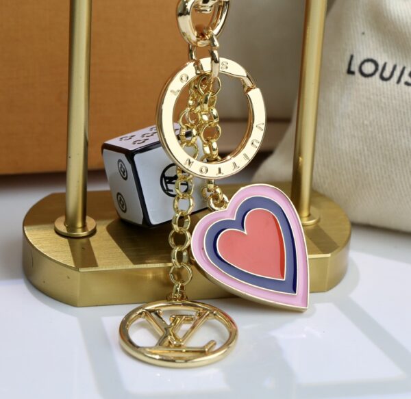 Chaveiro e Charm de Bolsa Louis Vuitton dado - Image 3
