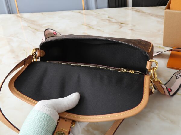 Bolsa Louis Vuitton Diane - Image 3